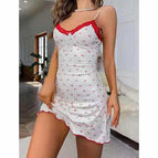 Cerise rouge sur fond blanc / S